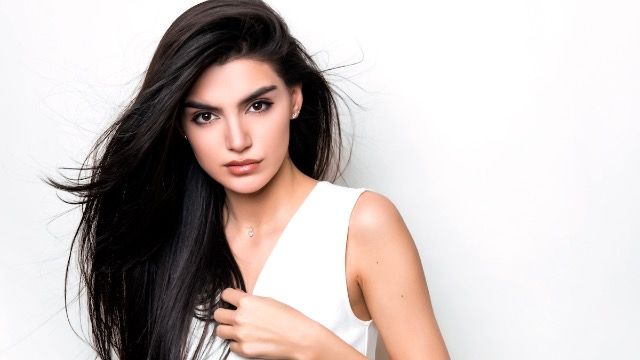 Woman won't cut long hair even though it triggers her friend's 'family trauma.'